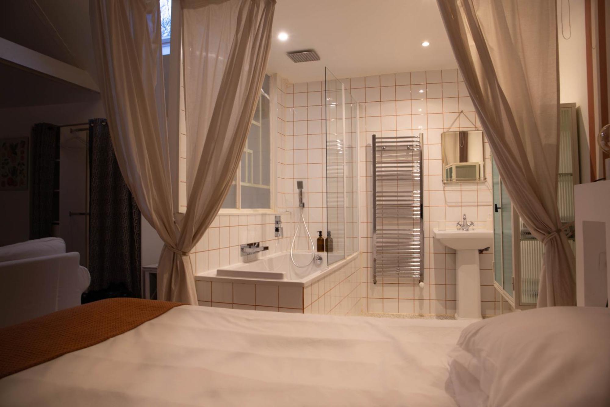 Artefact Bed & Breakfast Lamballe Room photo